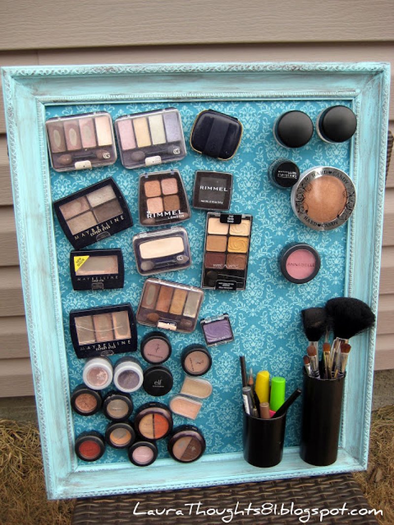 Makeup looking organized and stylish.