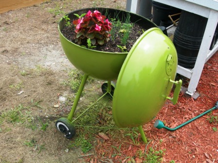 Repurposed Grill Planter. DIY Flower Planter