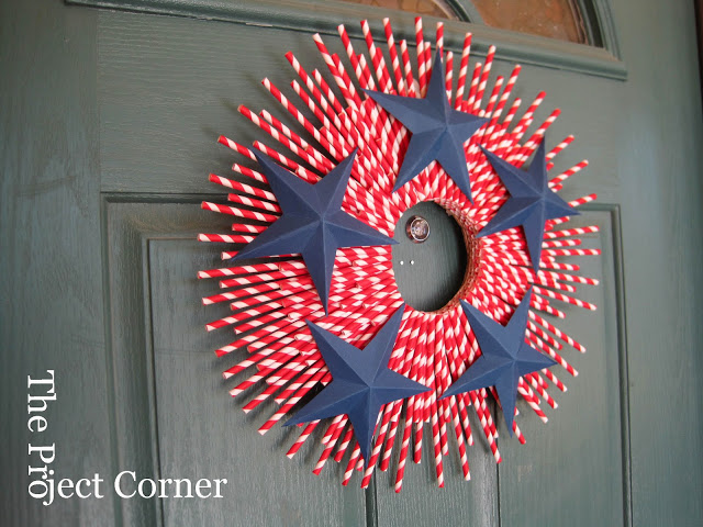 Straw-Striped Wreath.