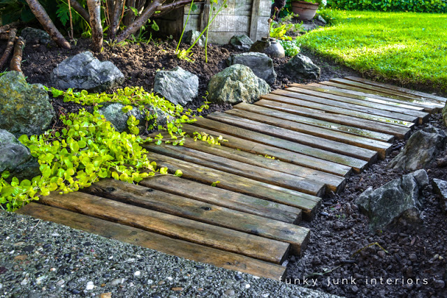 Upcycling Pallet Walkway.