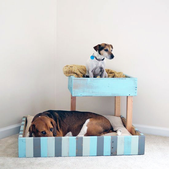 Buid this sweet double bed for pets while upcycling old wood pallets.