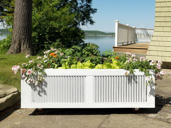Build a Raised Garden Bed From an Old Shipping Pallet.