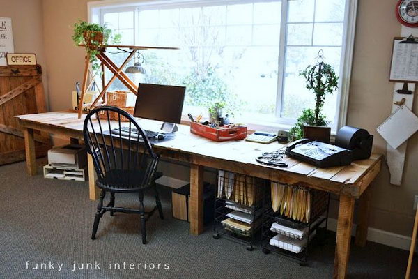 DIY Pallet Farm Table.