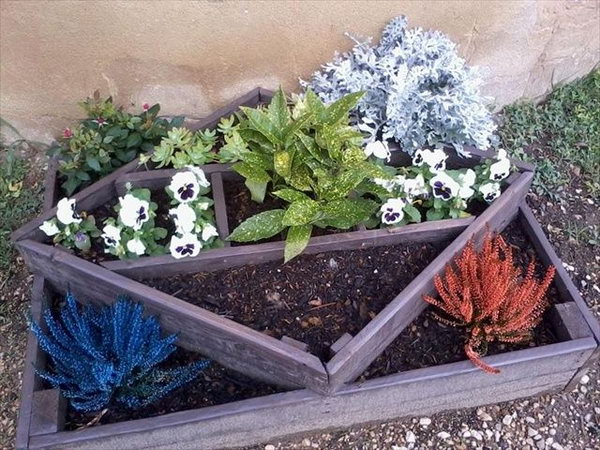 DIY Pallet Planter Designed In Very Different Way.