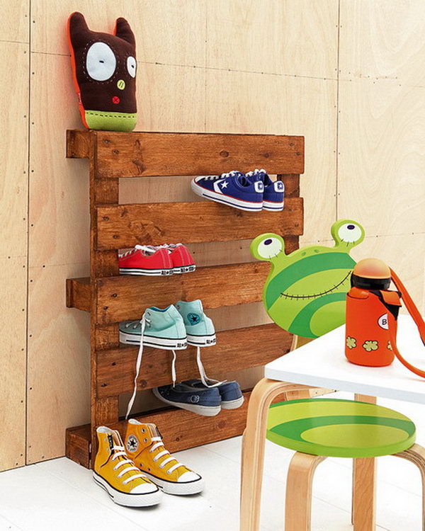 DIY Pallet Shoe Rack.