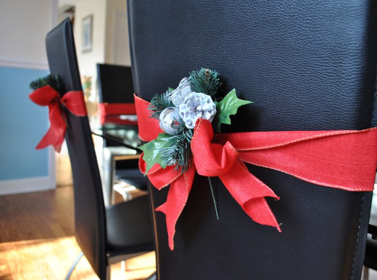 Easy Christmas Ribbon Decoration.