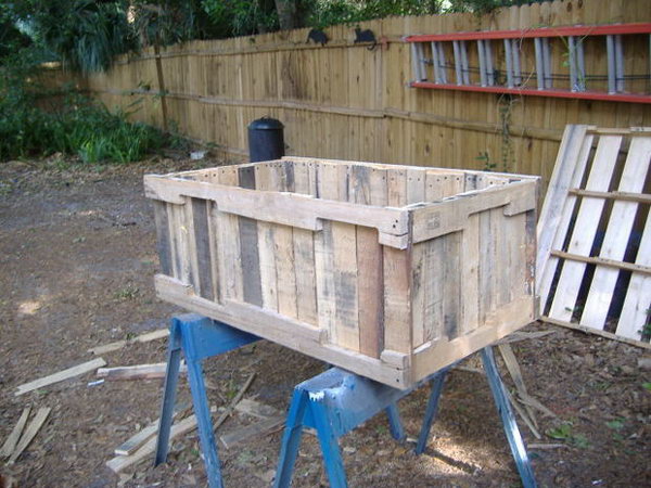 Planter From Pallets Without Having To Pull Out Each Nail.
