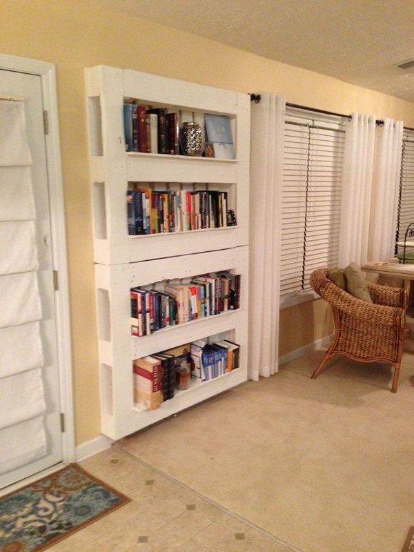 Reclaimed Wood Pallet Book Shelf.