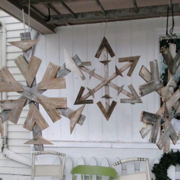 Repurposed Pallet Snowflakes.