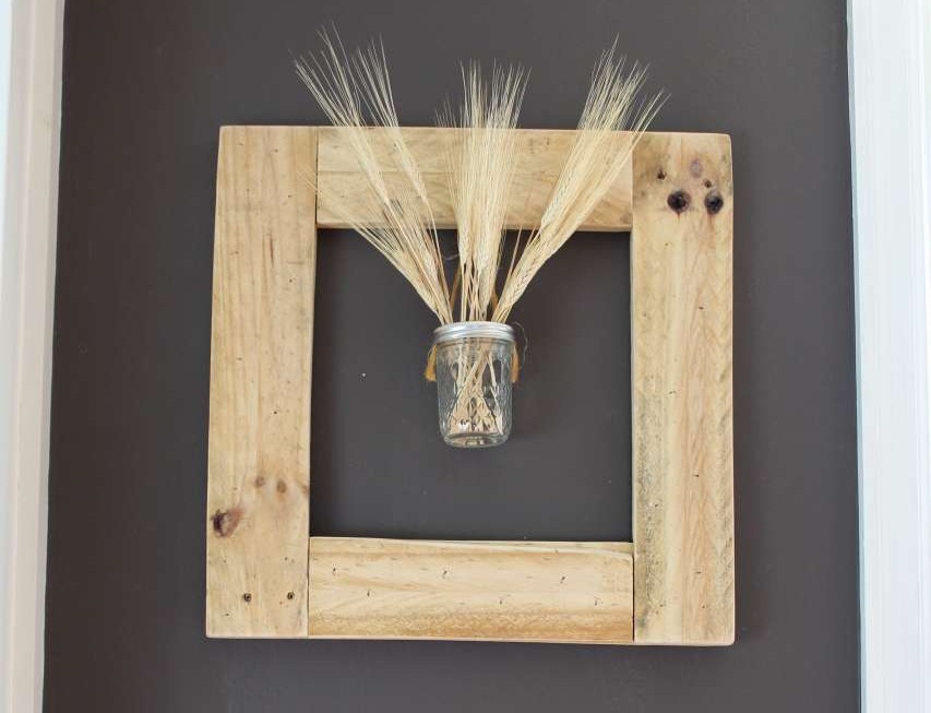 Square Pallet Picture Frame Wreath.