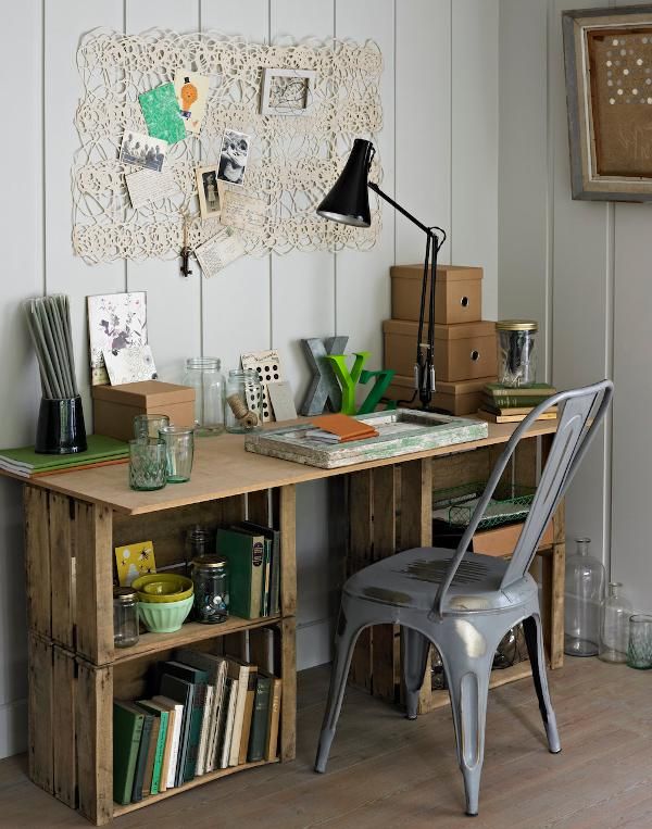 Stylish Desk Made from Wooden Crates.