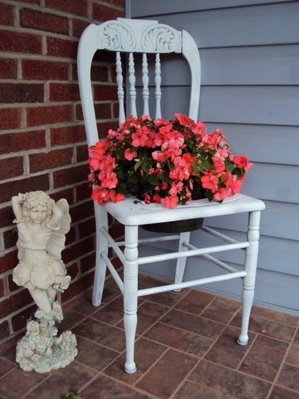 Worn dining chair into a beautiful, creative planter.
