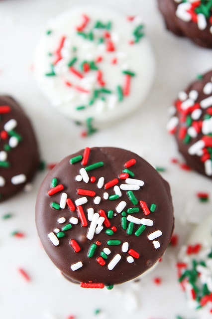 Chocolate Dipped Oreo Cookies by Two Peas And Their Pod