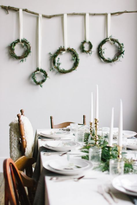 Christmas scandinavian dinning room decor idea.