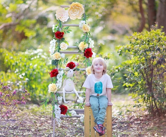 DIY Floral Ladder Photo Backdrop Decoration for Christmas.
