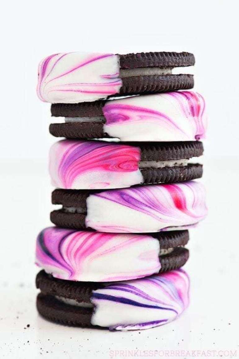 DIY Marbled Oreos.