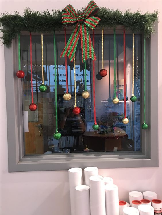 Easy Christmas Window Decor and you can use it as a photobooth also.