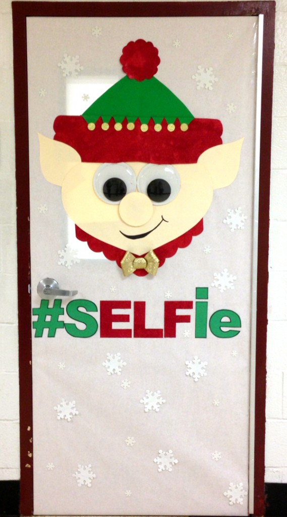 Elf the Selfie Funny Door Decoration.
