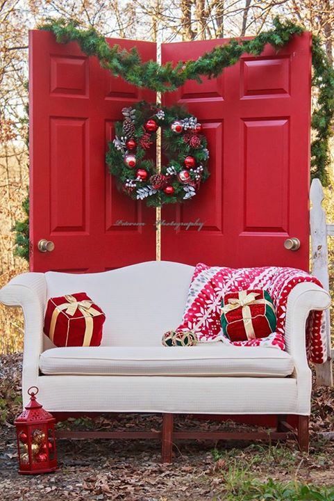 Outdoor Christmas Photobooth Decor.