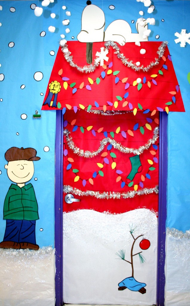 Snoopy Winter Door Decoration.