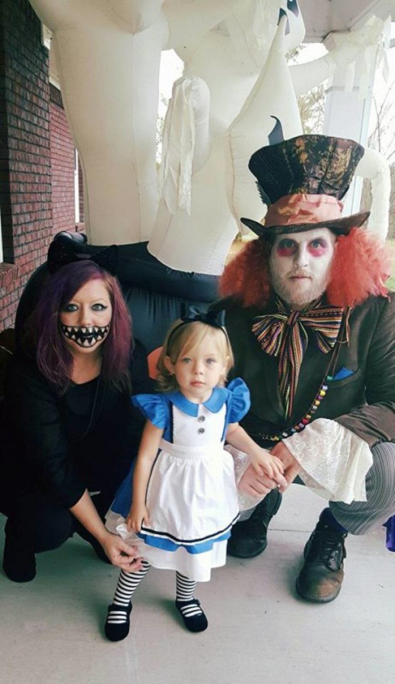 Alice in Wonderland family Halloween costume idea