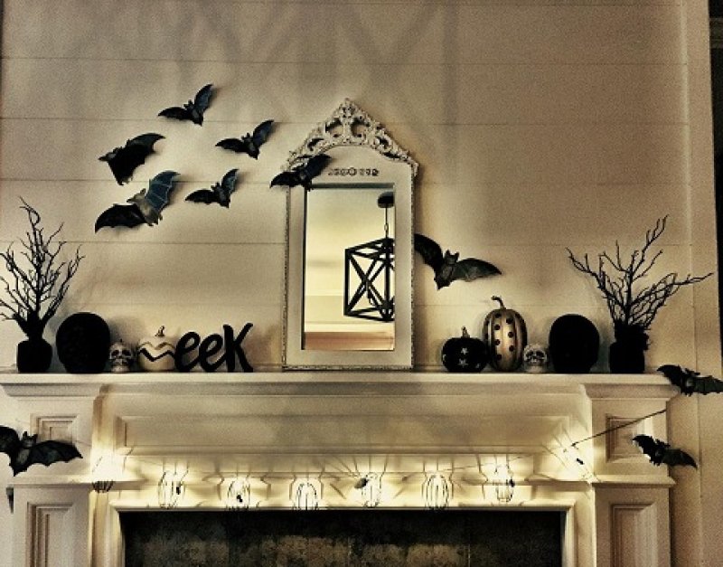 Black and Golden Mantel Decoration for Halloween.