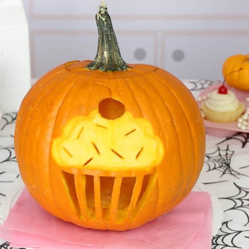 Cupcake Jack O Lantern from Lindsay Ann Bakes