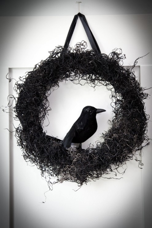 DIY Halloween Crow Wreath from Boxwood Clippings