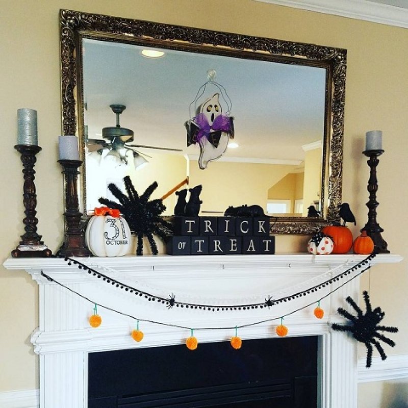 DIY Mantel Decoration for Halloween.