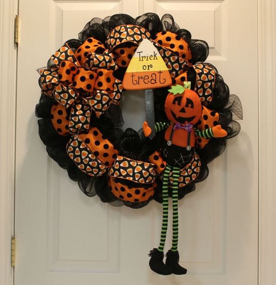 DIY Mesh Jack O’Lantern Halloween Wreath