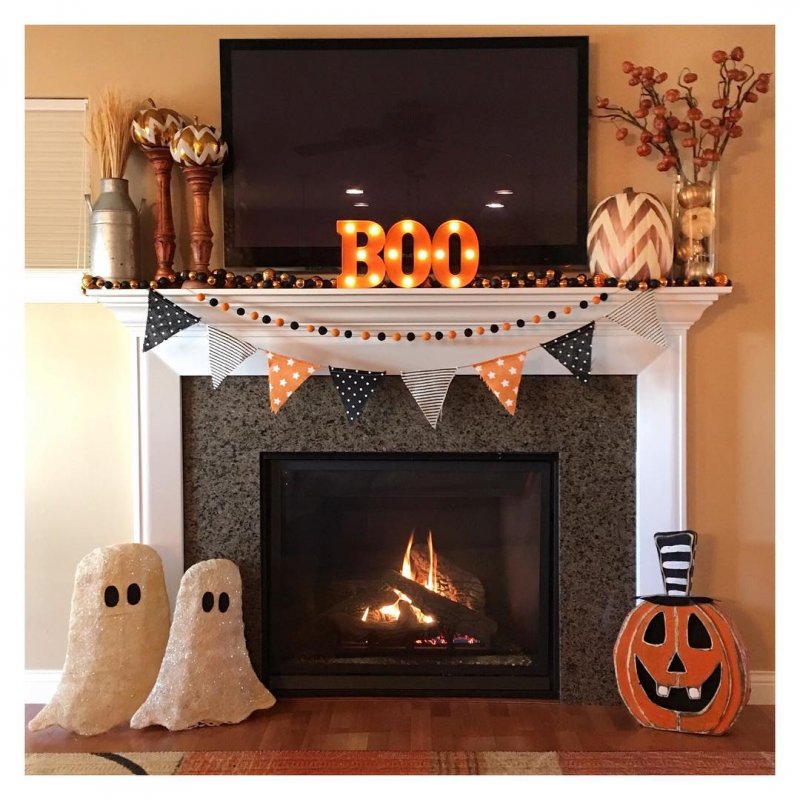 Elegant Halloween Mantel Decor.