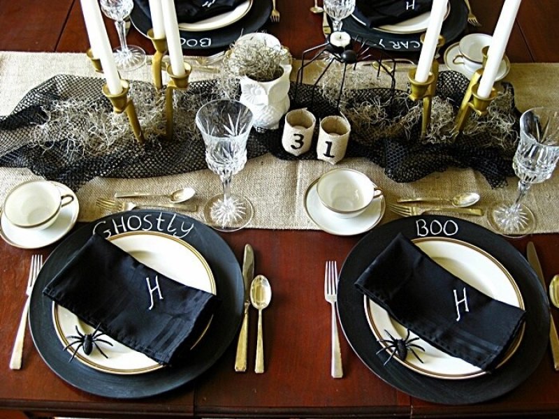 Elegant Halloween Table Settings.