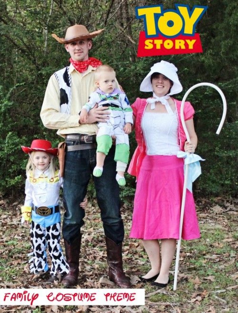 Family Toy Story Costumes.