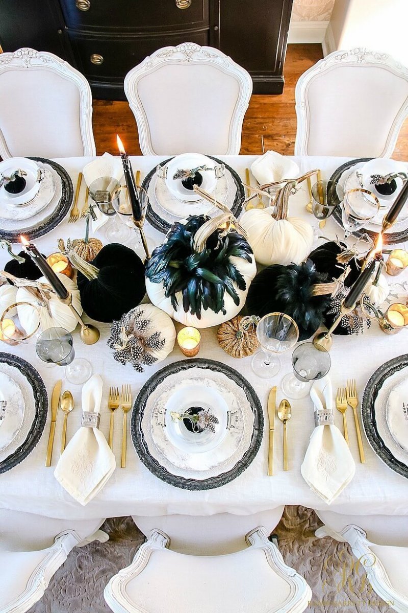 Glam Halloween Table.