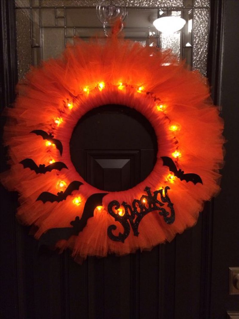 Glowing Spooky Wreath.