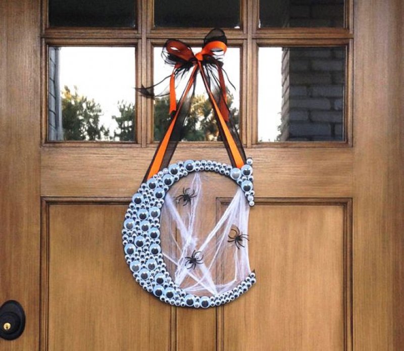 Googly Eye Monogram Wreath from CraftCuts