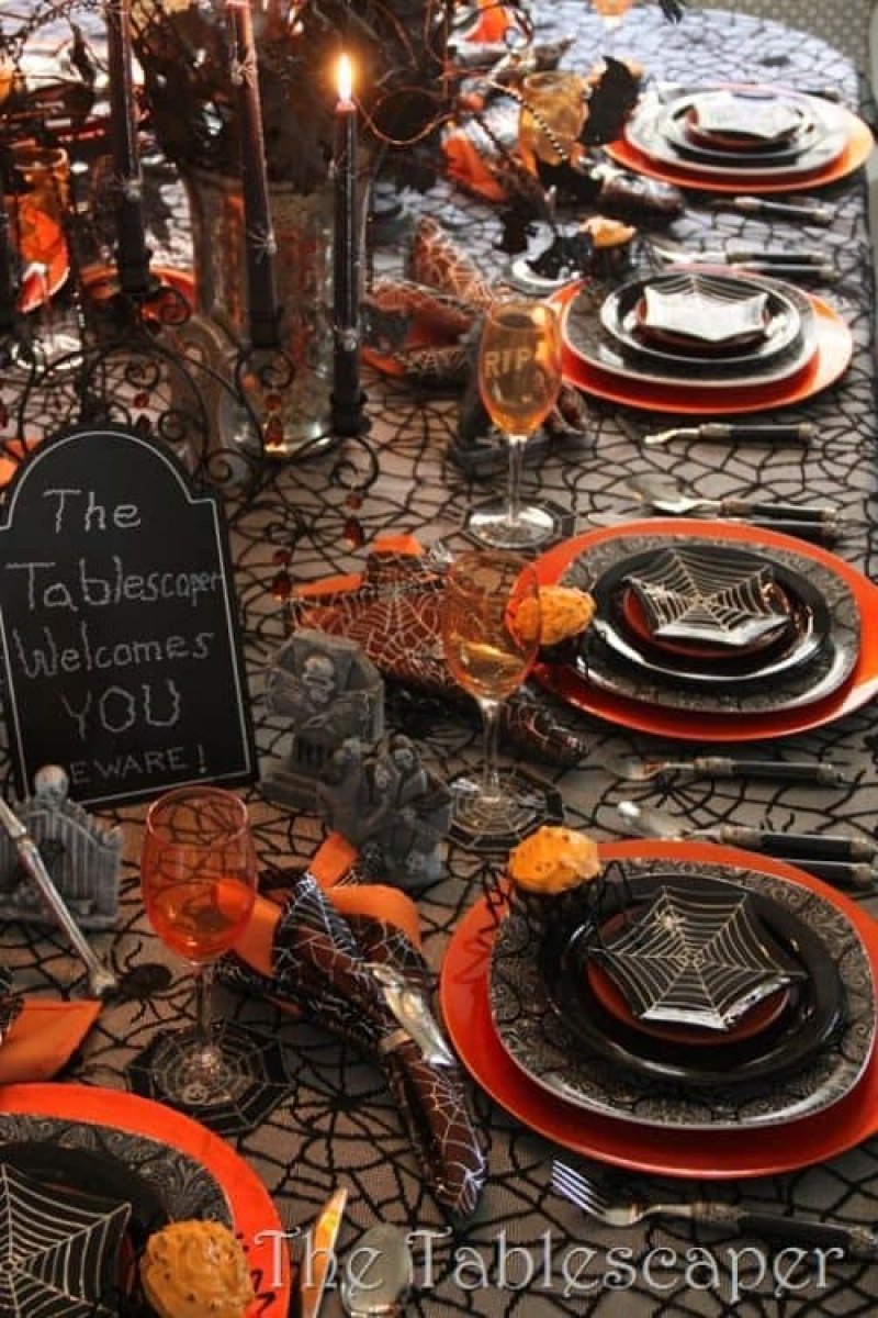 Halloween Tablescape from the Tablescaper.