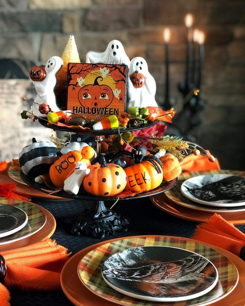 Halloween double-tiered tray decor.