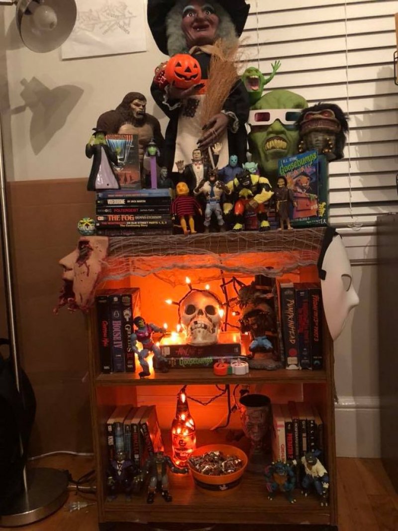 Halloween mood table