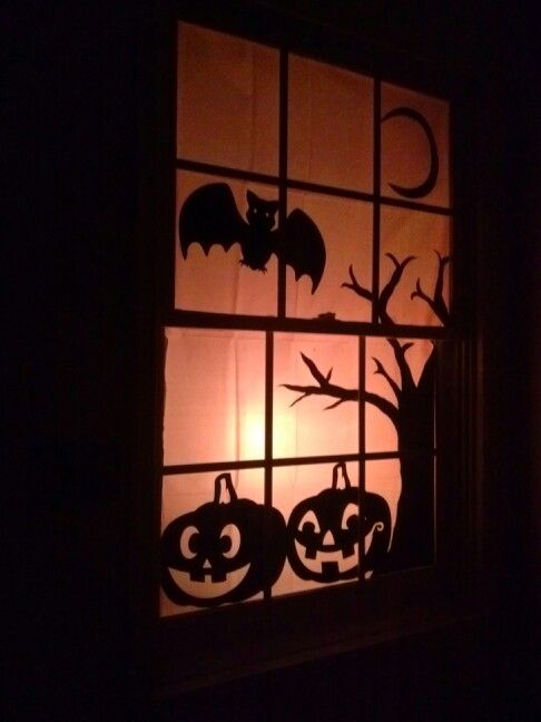 Halloween window decoration DIY.