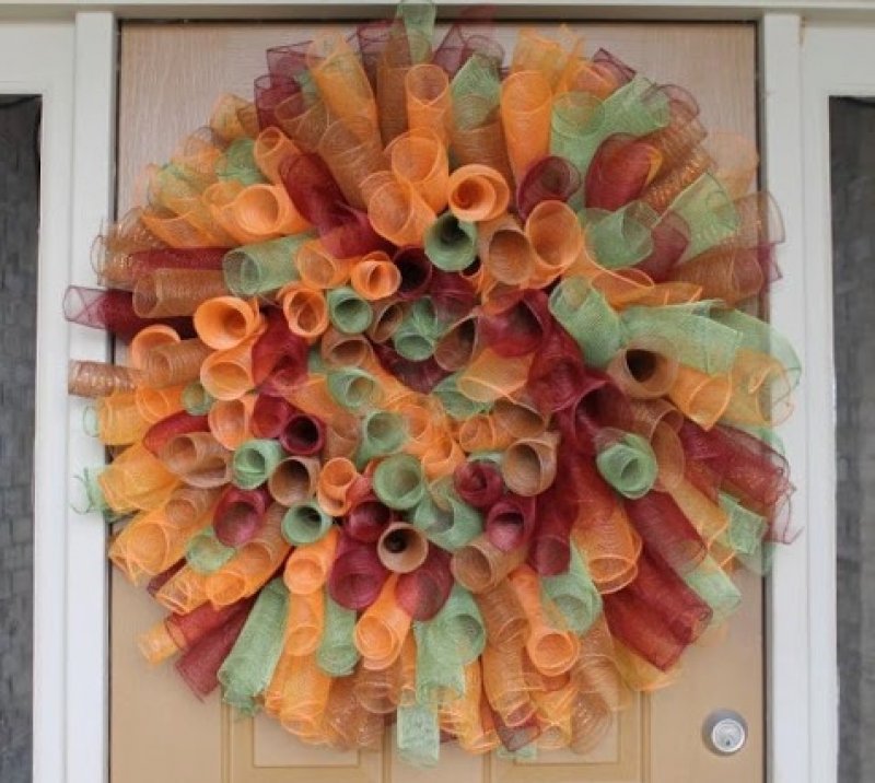 How To Make A Curly Deco Mesh Wreath.