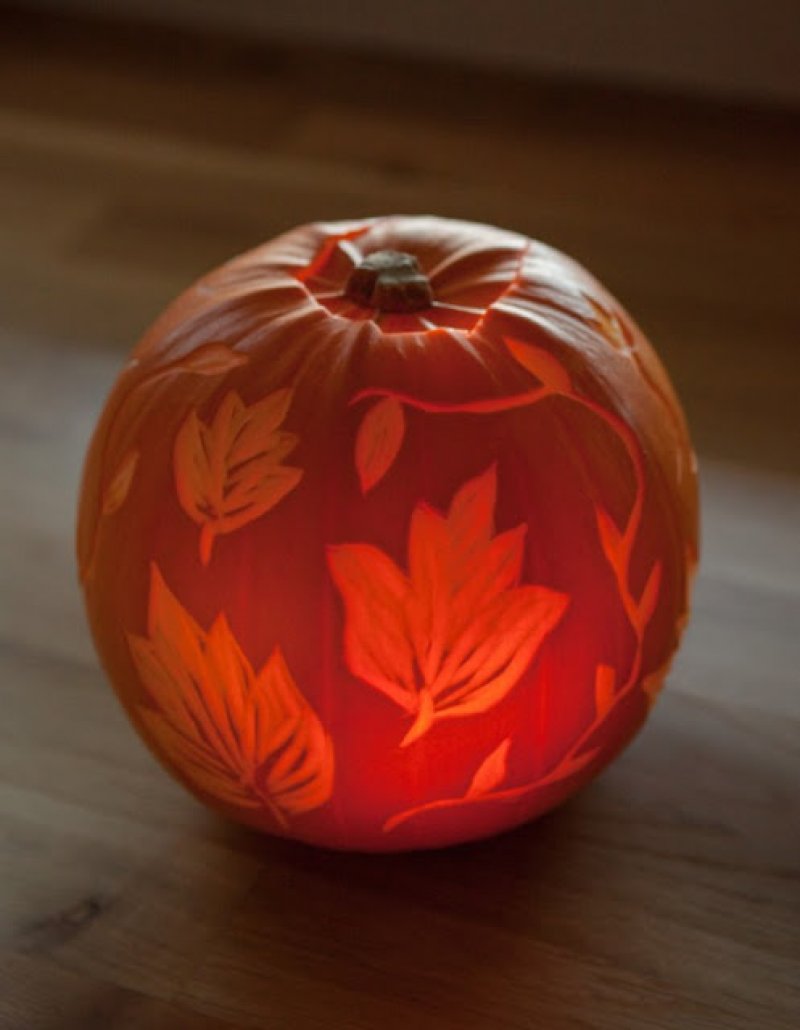 Leaf-Vine Lino Cutter Pumpkin Design.