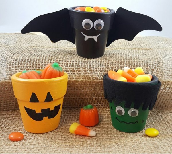 Mini Halloween Pots.