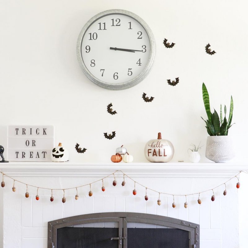 Quick Halloween Mantel Decoration.