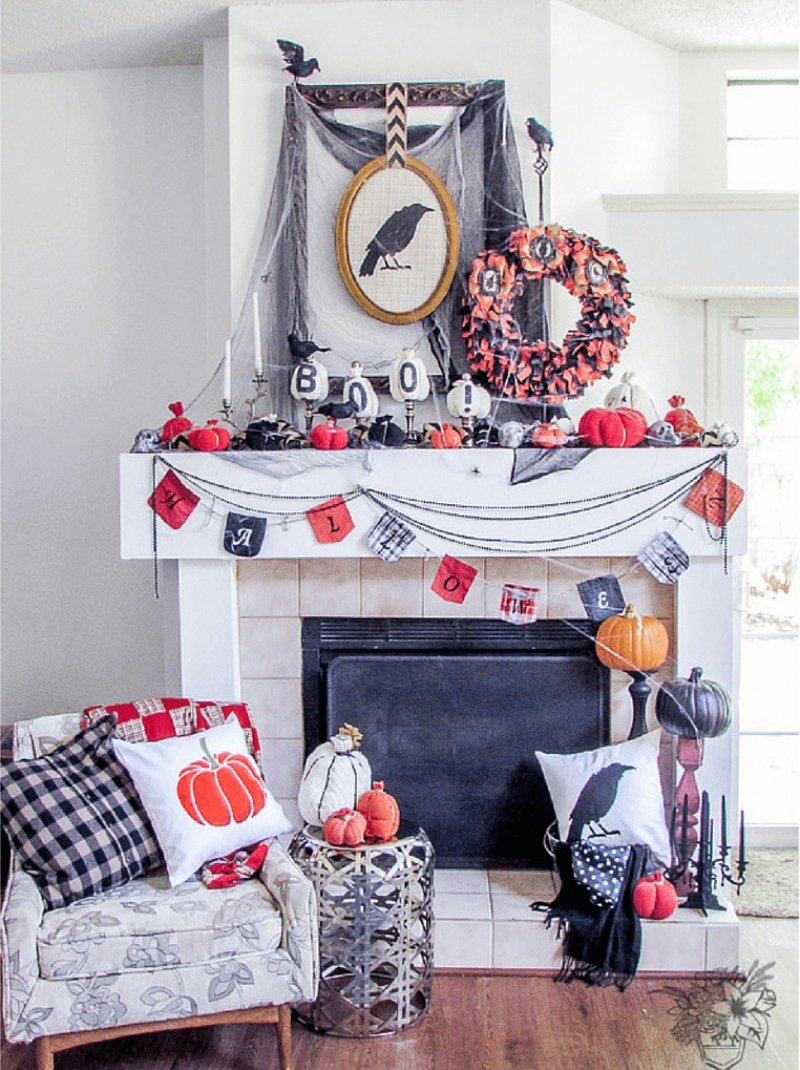 Spooktacular Halloween Mantle.