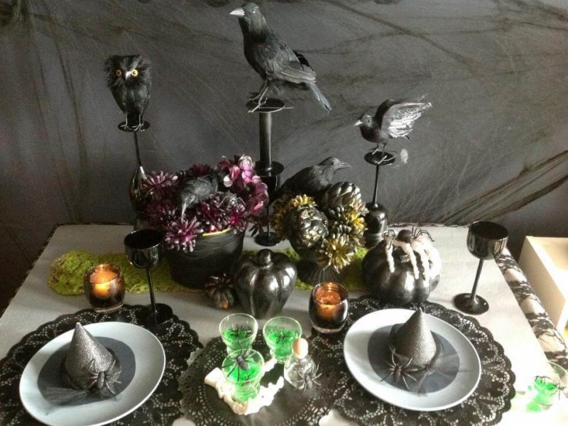 Spooky Centerpieces and Table Settings.