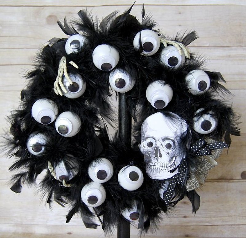 Spooky Eyeball Wreath.