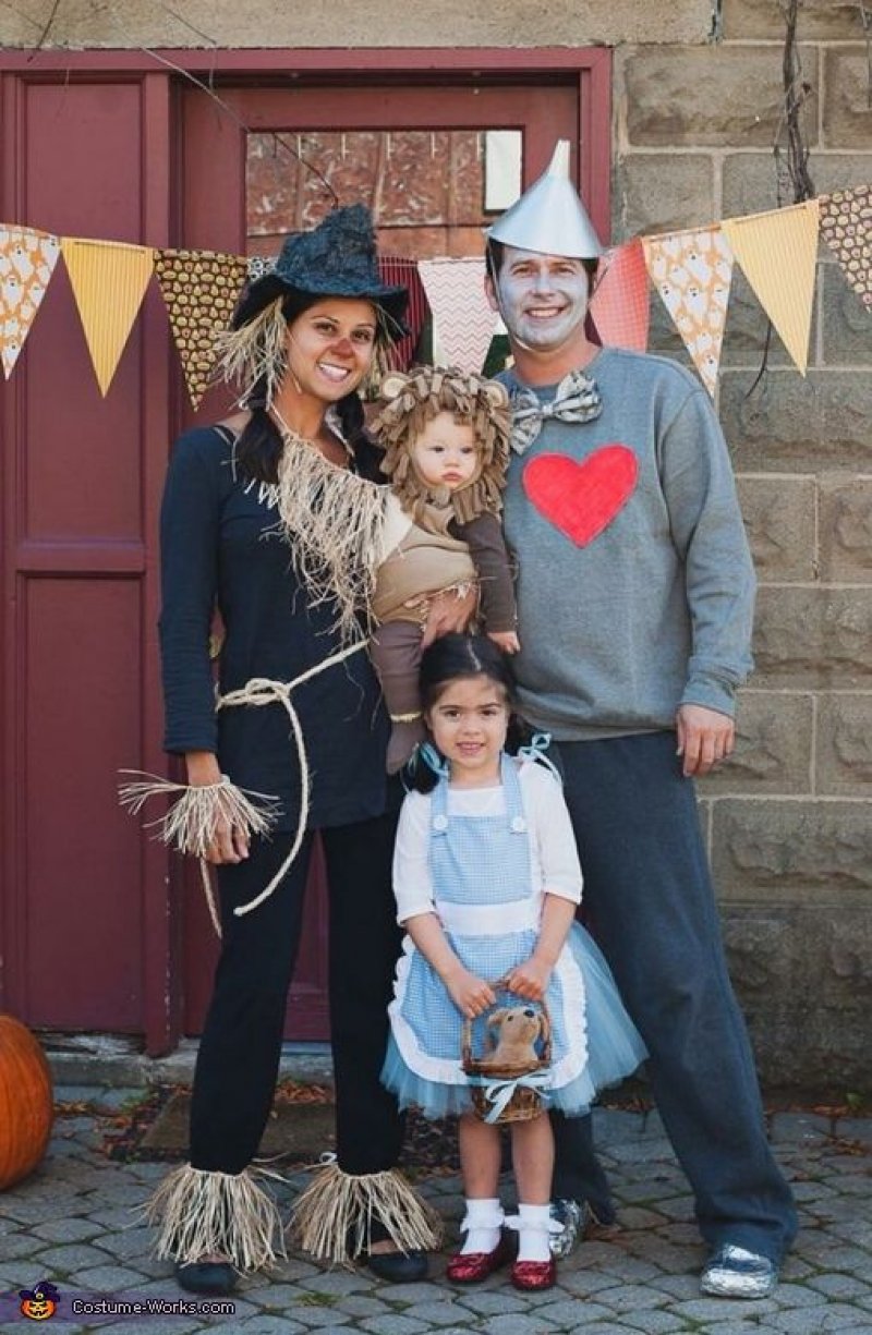 Wizard Of Oz Family Costumes.