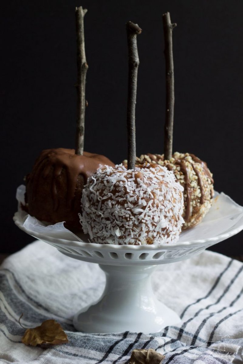 Raw, sugar-free caramel apples by 40 Aprons