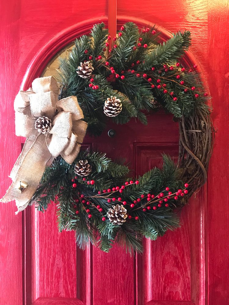 Beautiful and creative DIY Christmas wreaths.